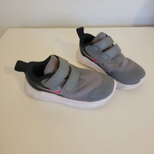 Nike Kids Gray Sneakers Size 7C